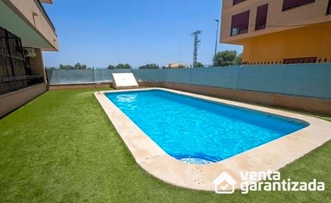 Deze flat is op Calle Doctor Gregorio Marañón, 03340, Albatera, Alicante, op de begane grond. Het is een flat, gebouwd in 2006, die 77 m2 heeft en 2 kamers en 2 badkamers heeft. Features: - Terrace - Lift - Air Conditioning - SwimmingPool - Furnished...