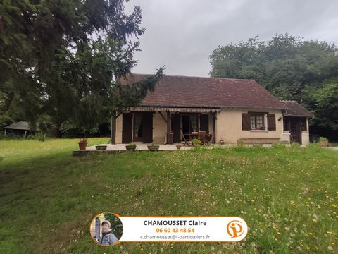Exclusively on the territory of Ceton, I offer you this charming house to bring up to date, built in 1970. It has 3 large bedrooms, a shower room, a separate toilet, a lounge area of 45m2 and a kitchen area. Its interior area is about 110 m2 with a v...