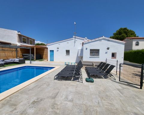 In the urbanization of lAmetlla de Mar we sell an isolated detached house of 80 m2 located on a plot of 430 m2 with swimming pool summer kitchen with barbecue sauna jacuzzi and covered terrace The house is distributed in livingdining room kitchen 4 b...