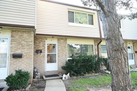 Remarkable 3 bedroom, 2 full bath townhome with finished basement & forced air HVAC system. This spacious 3 bedroom unit has a bright main floor with a walk out to a fully fenced backyard backing onto the private park. Living room with pot lights, & ...