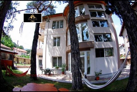 We offer year-round profitable business, a unique guest house with a beautiful and cultivated yard in the TOP center of Velingrad. The house is for sale fully furnished and equipped. For its guests the house offers accommodation in four one-bedroom a...