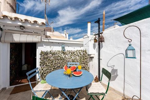 Little house in the center of Estepona surrounded by the characteristic charm of the area. This accommodation has 2 bedrooms with 2 double beds, a bathroom with a shower, a fully equipped kitchen, a living-dining room, and a charming terrace where yo...