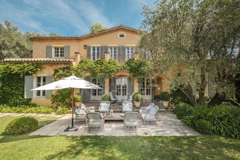 Set in an olive grove in the countryside surrounding Châteauneuf de Grasse, this fabulous property enjoys a private and peaceful location whilst being within a short distance from local amenities. Currently arranged as a main house and three independ...
