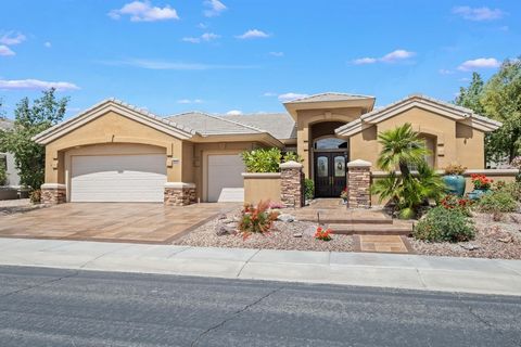 This 2432 sq ft 3 bedroom & 3 bathroom San Remo model has it all, starting with BEAUTIFUL curb appeal, tastefully landscaped and designed, including the ''stone look'' refinished driveway. As you enter and look to the left, you will find a custom off...