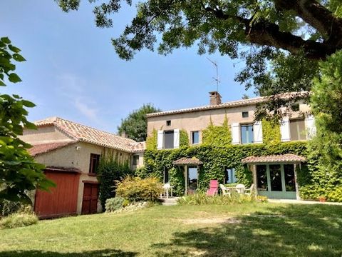 Montcuq 46800, house of character (old mill) of nearly 100 m², 2 bedrooms (possibility of 3 easily), living room dining room of about 35 m², fitted and very well equipped kitchen, new roof and high quality services down to the details, on a plot of m...