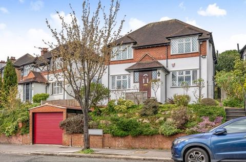 GUIDE PRICE £800,000-£815,000 Frost Estate Agents are delighted to offer this well presented four bedroom double fronted detached family home that has been sympathetically extended to the rear and side. Situated upon an elevated plot with stunning pa...