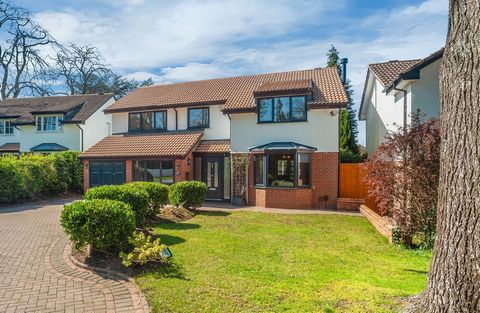 This delightful contemporary family home, located on one of Solihull’s most prestigious and sought-after residential roads, is presented to an exceptionally high standard having only recently been beautifully refurbished throughout. This substantial,...