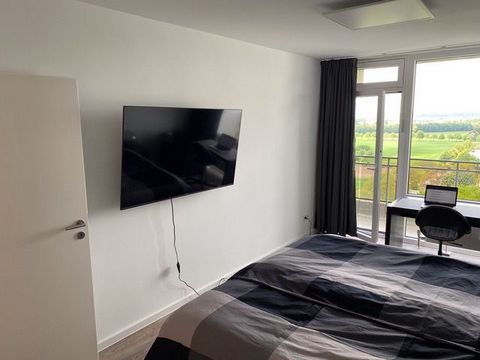 The 70 square meter Johannesburg apartment is on the 13th floor and offers a wide view of Cologne Junkersdorf and the surrounding area. This can be enjoyed particularly well from the balcony (accessible from the living room and bedroom), which is equ...