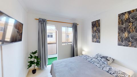 Spacious and bright exterior room of 16 square meters with private glazed balcony with views. Extra large bed 150x190 cm and 27 cm mattress, bed linen and towel, bedside table, smart tv, high-speed fibre internet 500 Mb, private minibar fridge, wardr...