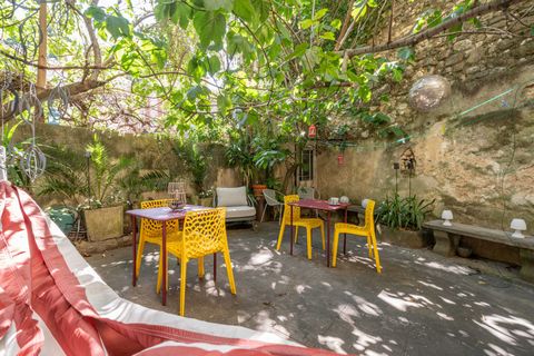 Well equipped double exposure studio in the inner center of the city TW, wifi, washer 50sq meters courtyard