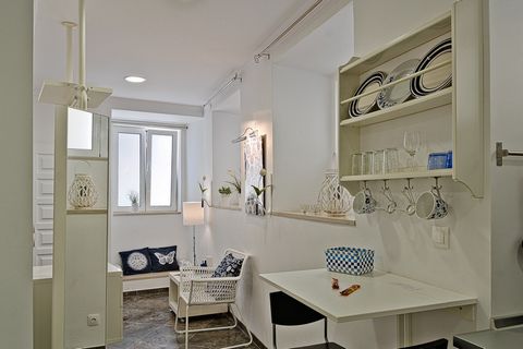 Belo 28 is a unique apartment situated in the historic Alfama quarter, retaining some features of the original house and the spirit that breathes in this Lisboa area. Belo 28 apartment is located in a 2014 renovated building, and decorated with all t...