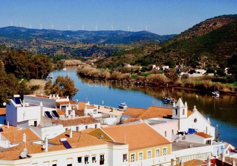 2 bedroom house in Alcoutim / Faro with a magnificent view of the Guadiana River, in a very quiet area. House comprising living room, kitchen, two bedrooms, two bathrooms, balcony and patio with barbecue. Area highly appreciated for its natural surro...