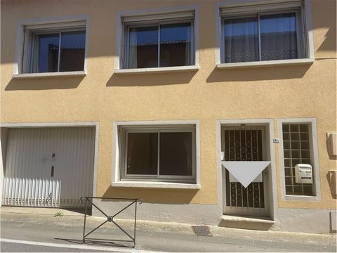 In the heart of the city center of Millau, come and discover this charming type 6 town house which can be divided into two apartments. This house includes on the ground floor, two bedrooms, a bathroom with toilet, a garage and access to the garden. O...