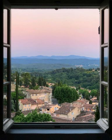 Idyllic hideaway, at the heart of this award-winning Provence village.This totally unique and historic house, sits in a magical position, nestled at the foot of Cotignac?s famous troglodyte cliffs.The charming property offers incredible panoramic, so...