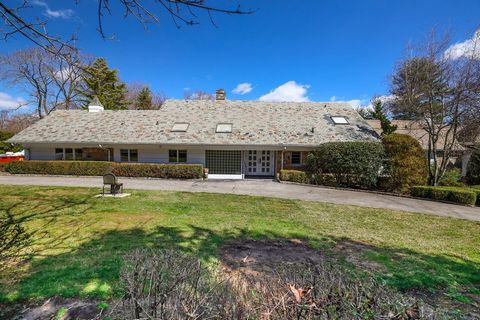 Welcome to this exquisite Contemporary home nestled on 1.16 acres of serene landscape in the sought-after village of Mamaroneck, boasting prestigious Scarsdale schools and convenient proximity to amenities. Situated within walking distance to the ren...