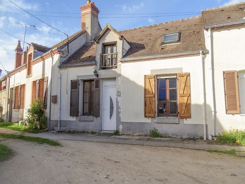 W miejscowości Châtres-sur-Cher to mieszkanie oferowane na sprzedaż jest idealne pod inwestycję pod wynajem. Posiada wejście do salonu z częściowo wykończoną kuchnią, sypialnię, podest, który można przekształcić w małe biuro, łazienkę z prysznicem i ...