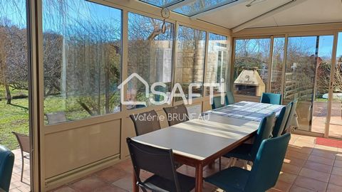 Less than 10 minutes from the center of Castres, I present to you this 148m2 house which will seduce you with its peaceful living environment and easy access to amenities. It consists of a hall which serves the kitchen, the living room with its firep...