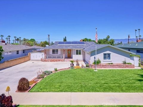 Charming Classic Single-Story Redlands Home in a Great Location. 3 Bedrooms and Office space. Very Large Master Bedroom with New Carpet. Wooden Flooring in the Family Room and Living Room. Built-in bookcase in Family Room along with Fireplace. Tile F...