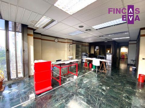 Offices with 2 parking spaces for sale in Barcelona located in the Quadrat d'or, one of the most privileged areas of L'Eixample, less than 5 minutes from Passeig de Gracia.They consist of 150 m2 distributed in several offices, boardroom, office, smal...