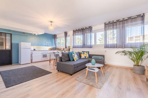 You will stay in an apartment located a 10-minute walk from the Plan d'Eau, offering a pleasant, relaxing walk. Additionally, the famous Place de la République, full of shops and restaurants, is just a 15-minute walk away. Access to the apartment is ...