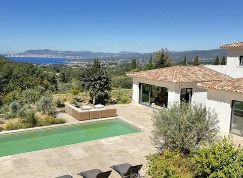 Sea view renovated villa with superb pool area. 3h30 from Paris, 10 minutes from the beaches of Les Lecques, in the heart of the Bandol AOC vineyards. You will be in this bubble of nature just 10 minutes from the beaches. Boasting views looking out t...