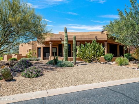 TRANSFERABLE GOLF MEMBERSHIP AVAILABLE! This one-owner home was built on the largest lot in Tonto Verde with a huge common area making it feel even more private. It's on the 6th fairway/green of the Peaks course but set back enough that no one knows ...