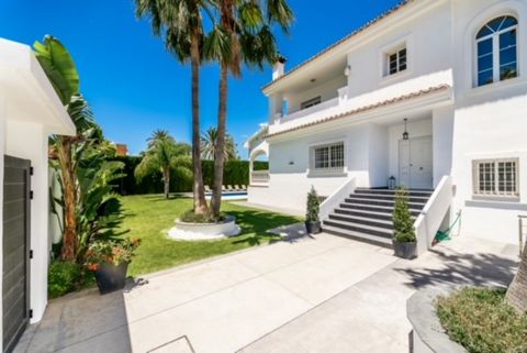 Beautiful villa situated in one of Marbella's most prestigious urbanisations, located within walking distance to all amenities, the beach, Puerto Banus, the Tennis Club, and the Aloha strip. It is also just a few minutes' drive to golf courses and Al...