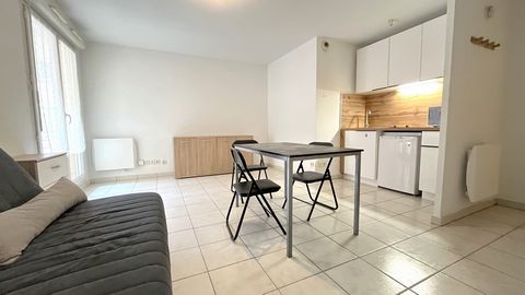 EXCLUSIVE BELFORT - Beautiful T1 with balcony and private parking On the 4th floor with elevator, in a recent residence, Beautiful T1 apartment of 29 m2. Equipped kitchen open to the living room with balcony, Bathroom with toilet. Private parking spa...