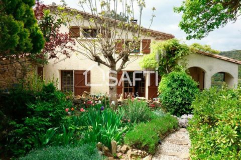 Située dans le charmant village d'Albières à 30min de Couiza. Cette maison trois faces se compose au rez de chaussée: d'un séjour avec poêle à bois, d'une cuisine, d'une buanderie, d'une véranda, d'une cave et d'une terrasse donnant sur le jardin ave...