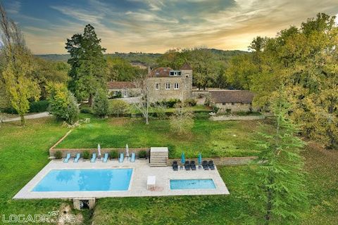 You will be captivated as you take the long driveway which will take you to discover this tastefully restored manor house, hidden from view, composed of a house with gîtes and its heated swimming pool. In the heart of the Lot near the Dordogne, this ...