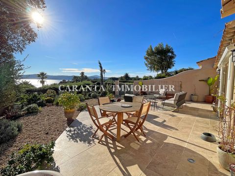 Purchase 3 room villa Sea view Grimaud Beauvallon, located in a residence with swimming pool and caretaker, just a few steps from the sea and the Beauvallon Golf course, superb semi-detached Mas on one side 3 rooms of 66m2 entirely on one level , bui...