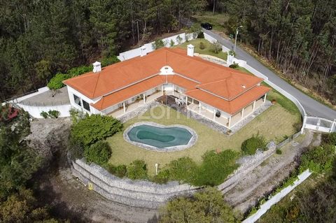 Identificação do imóvel: ZMPT565979 Why this 4 bedroom villa on the doorstep of Tomar? Located just outside the city of Tomar, this villa offers easy access to city life and the peace and quiet of the city's outskirts. Appreciate the charm of the cit...