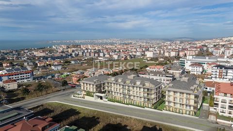 Eleganti appartamenti in un complesso con piscina a Istanbul Beylikduzu Gli appartamenti si trovano nella parte europea di Istanbul. Beylikduzu ha una costa sul Mar di Marmara. L'attrazione sta crescendo rapidamente nella zona grazie al nuovo porto t...