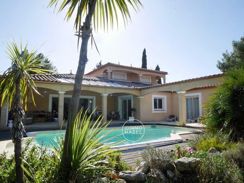 Exclusive mandate 100242 Salles d'Aude. Quietly on the heights and a stone's throw from the town center, 4-sided Languedoc-style villa on more than 1800m2 of wooded land. Built in 2010 on a crawl space, this comfortable villa made of glued hollow bri...