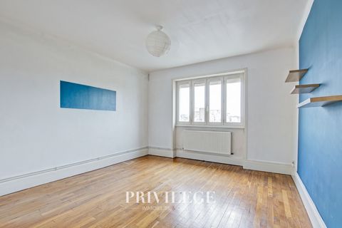 We are delighted to present you with an exclusive real estate investment opportunity. We offer for sale a set of 9 lots in a building from the 30s, ideally located rue Trarieux in Lyon 03, only 150 meters from the Grange Blanche metro station and med...