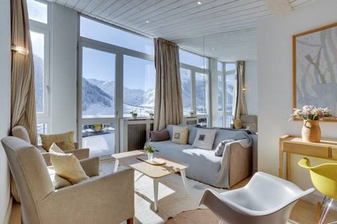 You're sure to fall in love with this four-bedroom duplex apartment in the center of Val d'Isère, with panoramic views over the Village. This 120 sq.m apartment comprises a bright living room with fitted kitchen and dining area, a study, four bedroom...