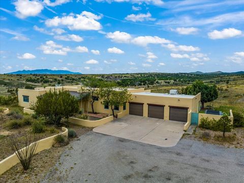 Located minutes East of Sonoita's main hub this private estate sits on over 13.5 acres of beautiful rolling hills with views for miles. Property backs to one of the largest private ranches in AZ. 3270 sf 3 bed, plus 2 bonus rooms. One is 750 sf. addi...
