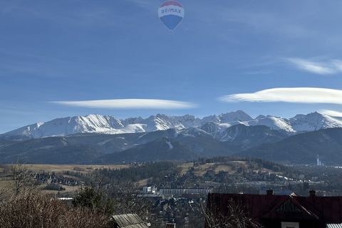 I invite you to familiarize yourself with the unique offer of a plot located in one of the few such locations in Zakopane. This unique plot of 634 m2 offers an unparalleled view of the Tatra Mountains, which makes it an ideal place to build your drea...