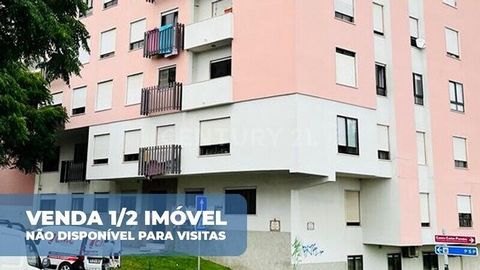 Real estate unavailable for visits !!! Only 50% of the property Apartment, T3 with a total area of 96m2, located in São Marcos , municipality of Sintra, district of Lisbon . Zone with good accessibility with proximity to one of the main accesses to L...