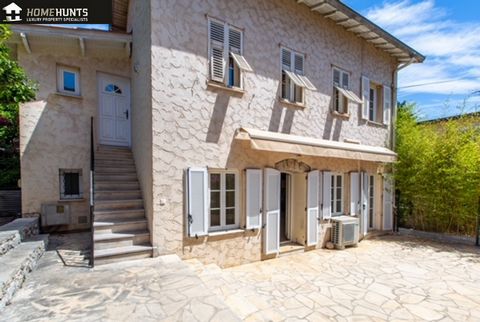 SAINT JEAN CAP FERRAT - VILAGE - VILLA FOR SALE 110 m2 - WIDE TERRACE - FLAT GARDEN - QUIET - 2 PARKING SPACES In the heart of the village of Saint Jean Cap Ferrat, town house of 110 m2 and 81.68 LC on two levels, lots of charm, very beautiful flat g...