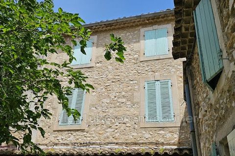 In the heart of the village, Beautiful stone house with 3 apartments and a workshop. The first accommodation free of any occupation, on the 1st and 2nd floor offers a living room, living room, kitchen, bathroom and 2 bedrooms. From the top floor, nic...