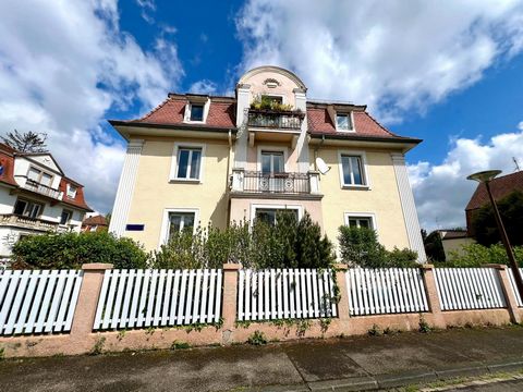 This charming residence is nestled in the peaceful, residential XV district of Strasbourg, just a stone's throw from the Orangerie park and the European institutions. On two levels, the first floor features an entrance hall and a corridor leading to ...