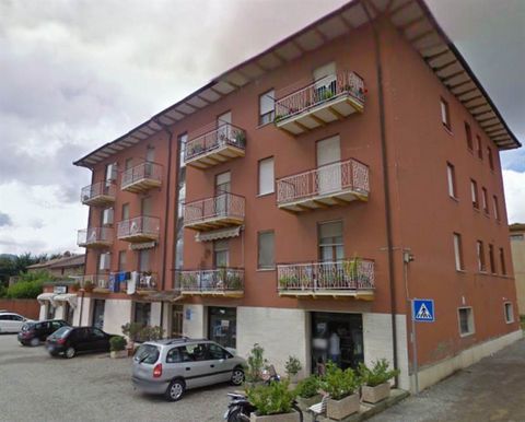 CASTIGLIONE DEL LAGO (PG), Pineta: attic flat on the fourth and last floor comprising: living room with kitchenette, double bedroom and bathroom. The property has electric convector for air conditioning and heating. Furnished
