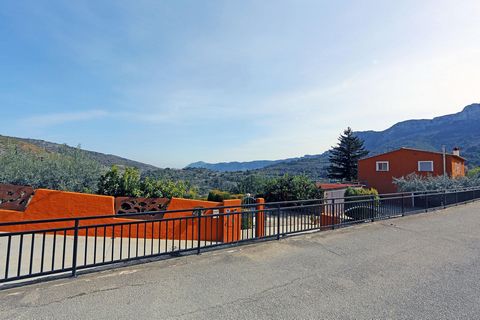 Spacious 4 bedroom villa with panoramic views on the Vall de Gallinera. Built on a plot of 3700m2, the villa consists on the ground floor of a large veranda, a living - dining room with fireplace, a large dining kitchen, a bathroom and a garage. On t...