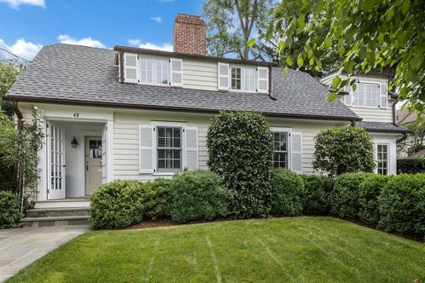 Beautiful light filled colonial located in sought after neighborhood with easy walk to school, village and train. This home offers the perfect blend of charm with elegance and a spacious flat fenced back yard and bluestone patio, offering great flow ...