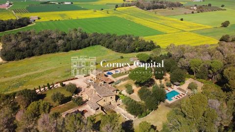 Magnificent rural dream house built in stone with historic walls that are part of the architectural heritage in one of the best villages of the so-called Golden Triangle. Typical Catalan construction, authentic to the medieval inland landscape of the...