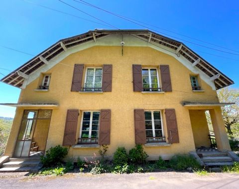 Perched on the side of the Truyère valley, this property is two houses in one. Originally built in the 1930's as semi detached houses for the workers employed to build the Sarrans dam. Both sides are identical and offer, at entrance level, a porch an...