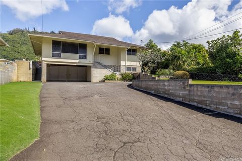 An opportunity to call Manoa Valley, one of Oahu's most esteemed neighborhoods, home. Spacious 7500 sq. ft lot with a 6-bedroom, 3.5-bath single family home. It is a perfect property for multi-generational living and/or extended family. It has been u...