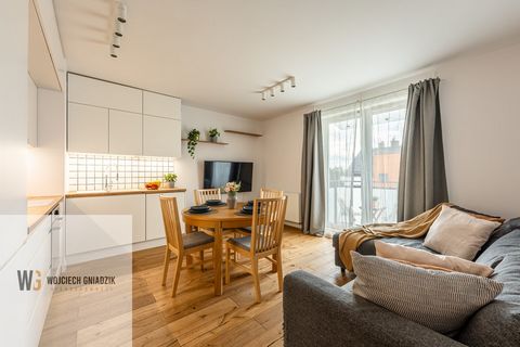 Jeśli szukasz komfortowego, 3-pokojowego mieszkania w nowym budownictwie, gotowego do wprowadzenia i na dodatek w spokojnej okolicy– koniecznie przeczytaj poniższą ofertę. Zapraszam.   Do sprzedania mieszkanie o powierzchni 53,55 m2 na trzecim piętrz...