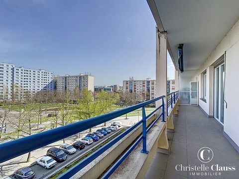 Located close to all amenities and public transport (tram and bus at the foot of the building), Christelle Clauss Immobilier exclusively offers you this spacious 5-room apartment TRAVERSANT, with a surface area of 114.49 m2. With an impressive LUMINO...